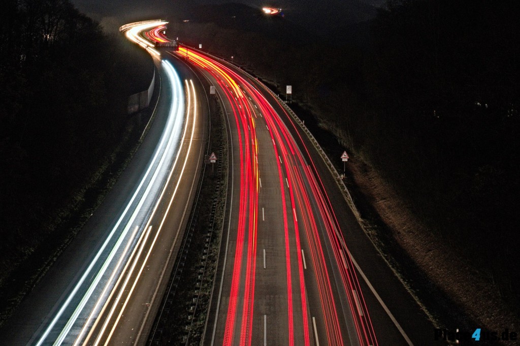 Sony A7 - Autobahn A45 Sauerlandlinie bei Nacht - Fahrbahn